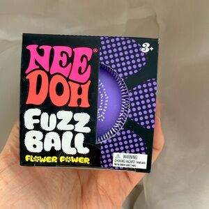 NeeDoh Fuzz Ball Flower Power - Purple